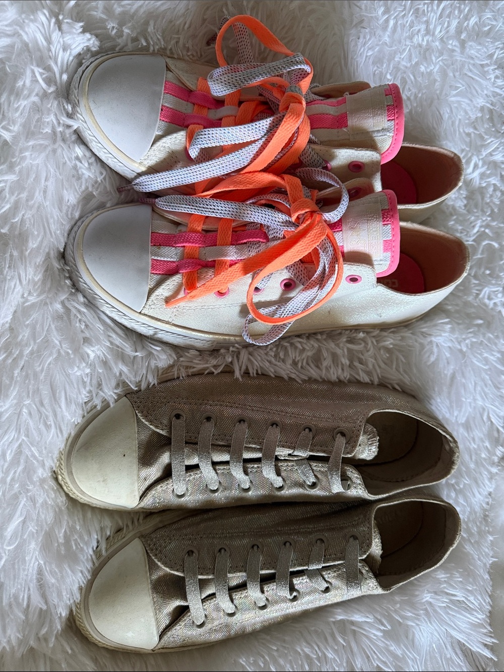 Converse Low-Top Sneakers in Beige, Black & Neon Orange